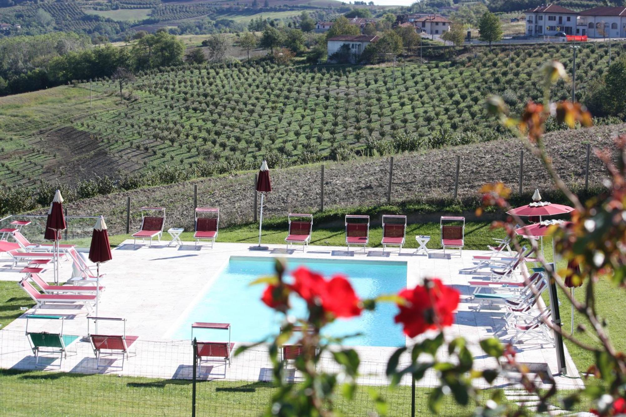 Ca' Del Lupo Hotel Montelupo Albese Eksteriør billede