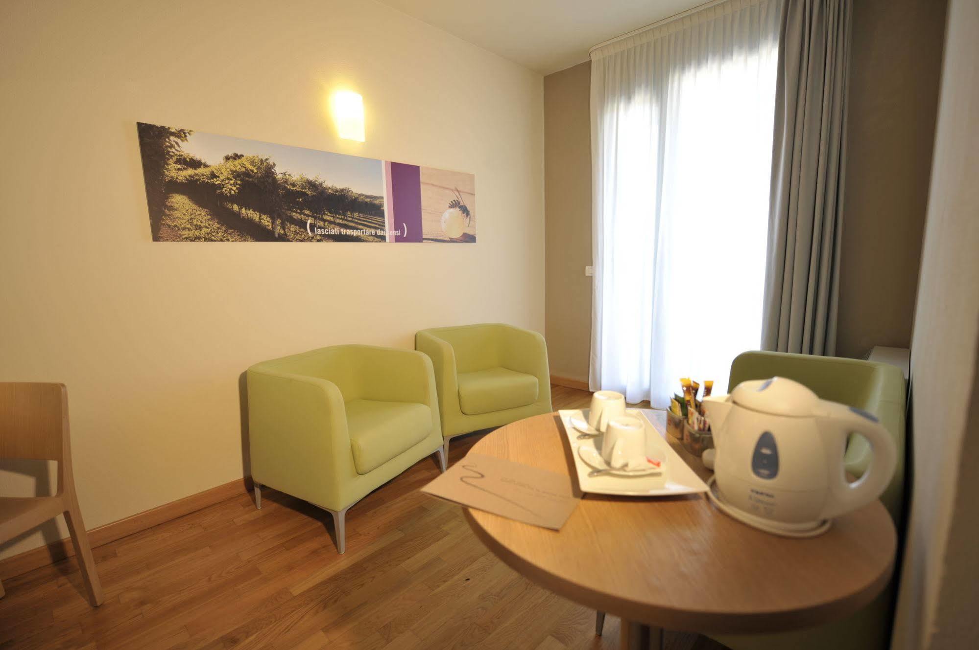 Ca' Del Lupo Hotel Montelupo Albese Eksteriør billede