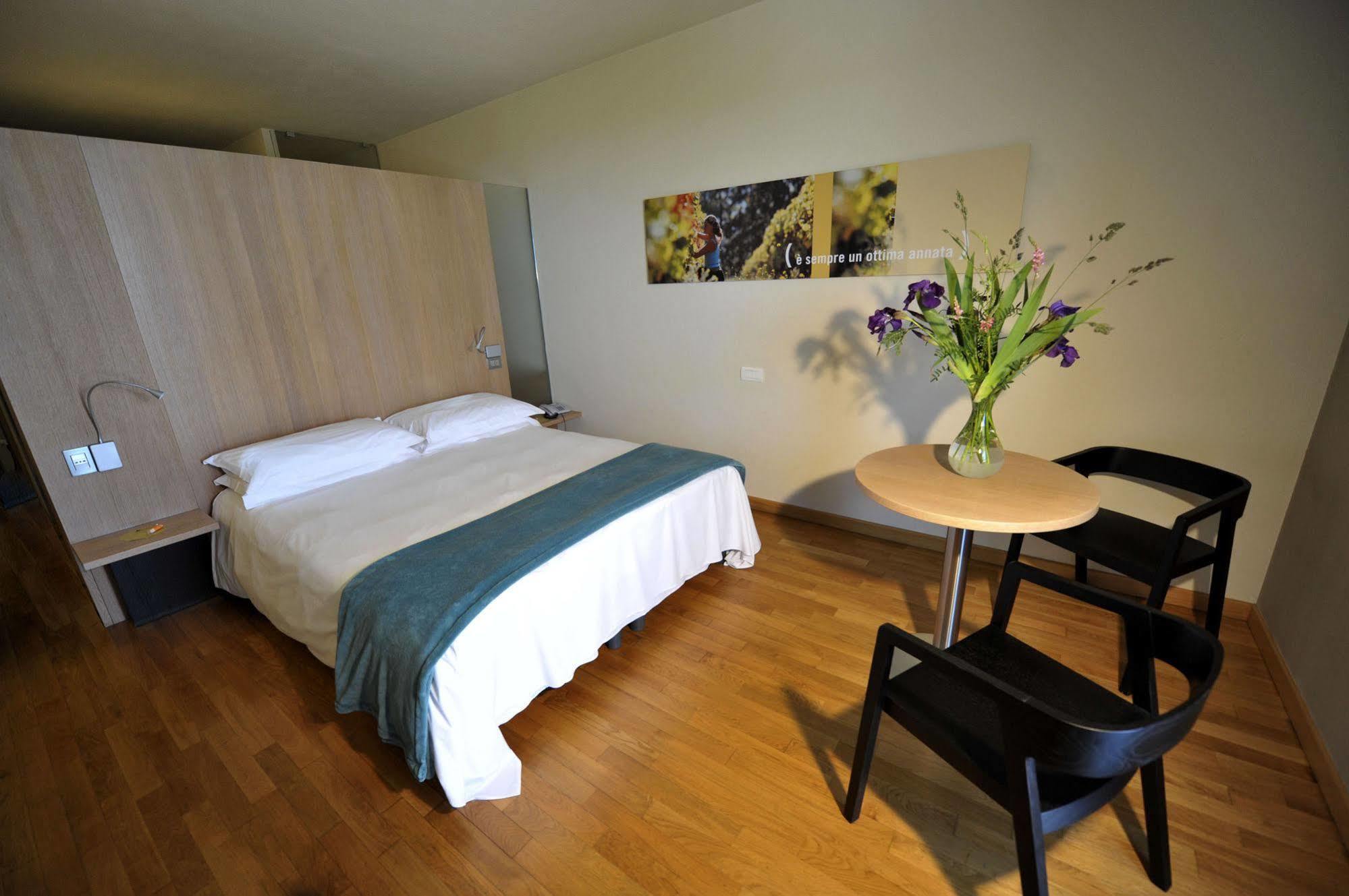 Ca' Del Lupo Hotel Montelupo Albese Eksteriør billede