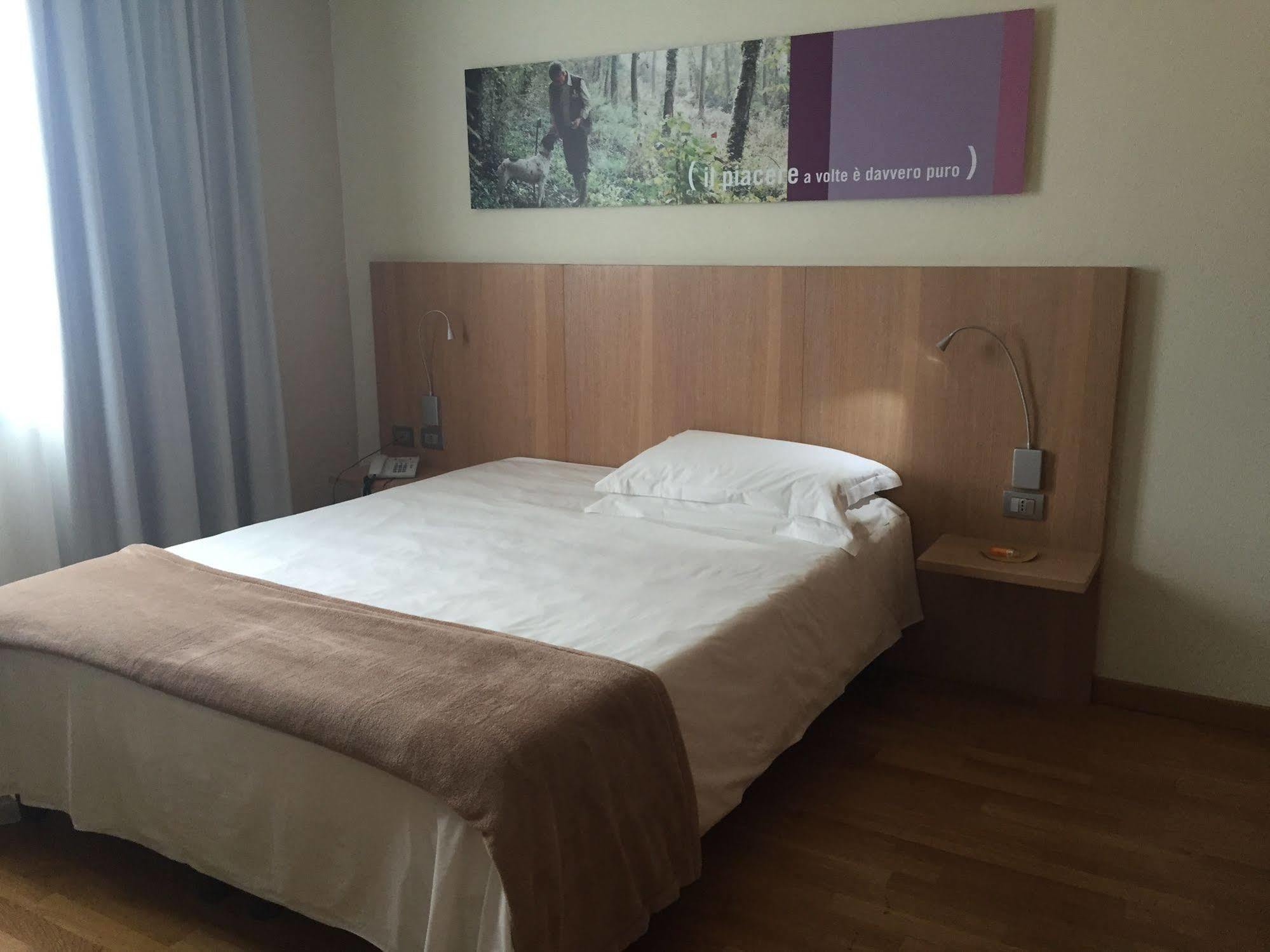 Ca' Del Lupo Hotel Montelupo Albese Eksteriør billede